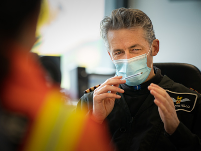 Pilot Elvis wearing a face mask and briefing crew